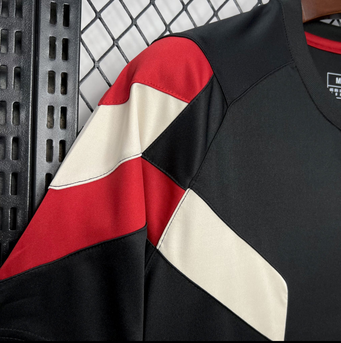 Manchester United 24/25 Originals Tee Black Jersey.