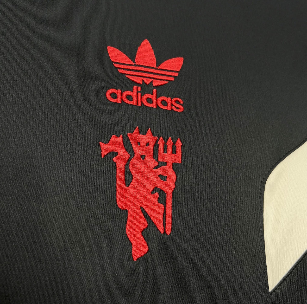 Manchester United 24/25 Originals Tee Black Jersey.