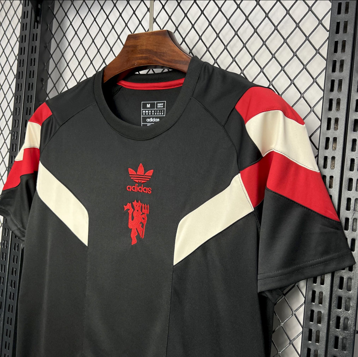 Manchester United 24/25 Originals Tee Black Jersey.