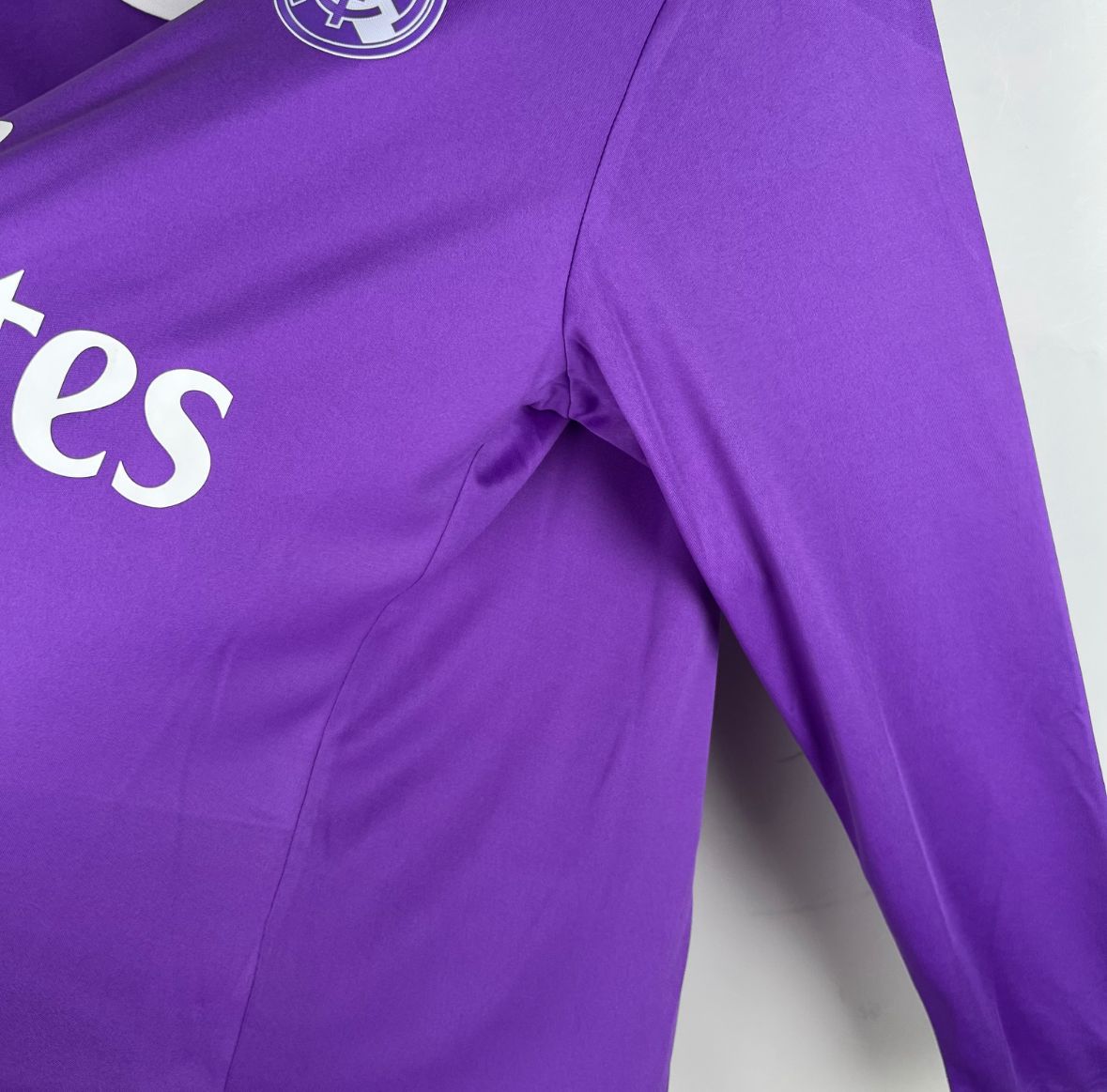 Retro long sleeve Real Madrid Away 16/17